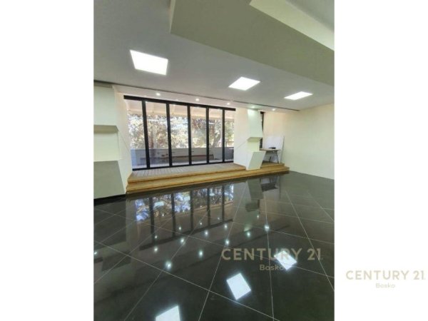 Tirane, jepet me qera ambjent biznesi Kati 1, 100 m² 1.000 € (Don Bosco)