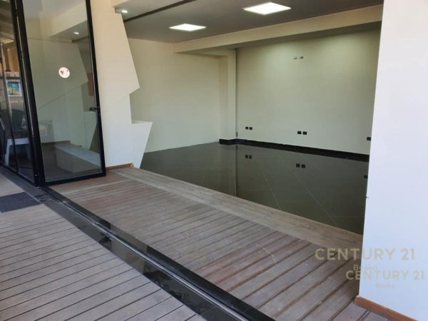 Tirane, jepet me qera ambjent biznesi Kati 1, 100 m² 1.000 € (Don Bosco)