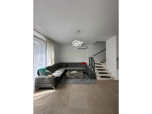 Durres, shitet Vile ne plazh 2 Katshe Kati 2,