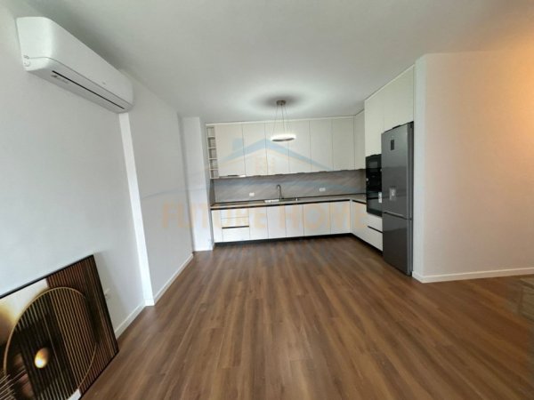 Tirane, jepet me qera apartament 2+1 Kati 3, 91 m² 850 € 