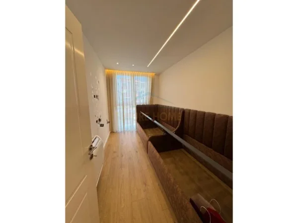 Tirane, shitet apartament 2+1+Ballkon Kati 7, 121 m² 242.000 € (unaza e re)
