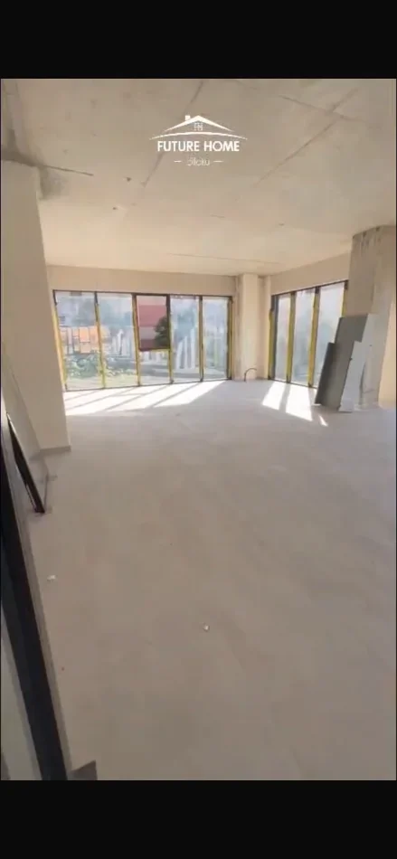 Tirane, jepet me qera ambjent biznesi Kati 1, (Barrikadave)