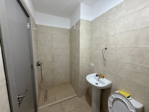 Tirane, jepet me qera apartament 2+1 Kati 3, 117 m² 600 € 