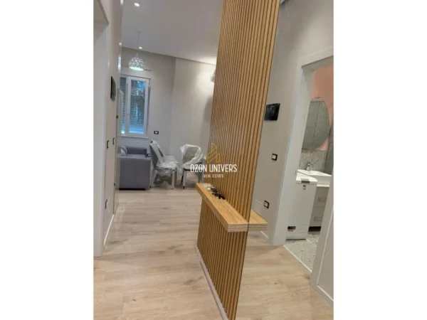 Tirane, jepet me qera apartament 1+1 Kati 1, 55 m² 700 €