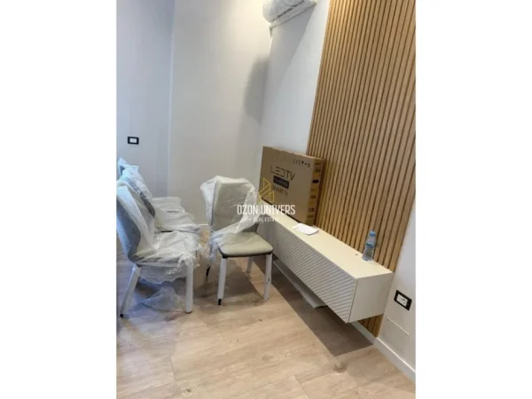Tirane, jepet me qera apartament 1+1 Kati 1, 55 m² 700 €