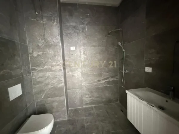 Tirane, shitet 1+1 Kati 7, 74 m² 184.750 € (Bulevardi i Ri)