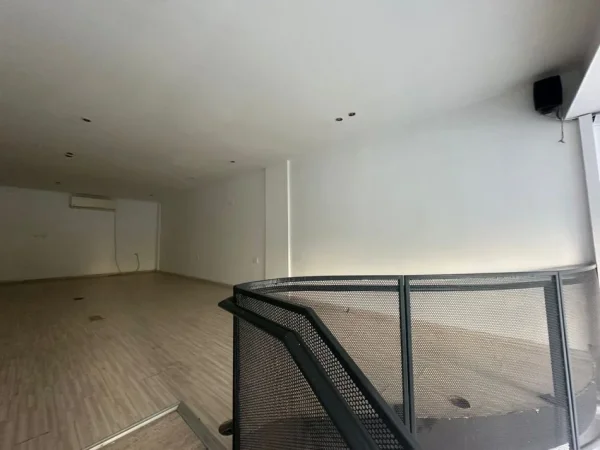 Tirane, jap me qera ambjent biznesi Kati 0, 80 m² 2.000 € (Qender Tirane)