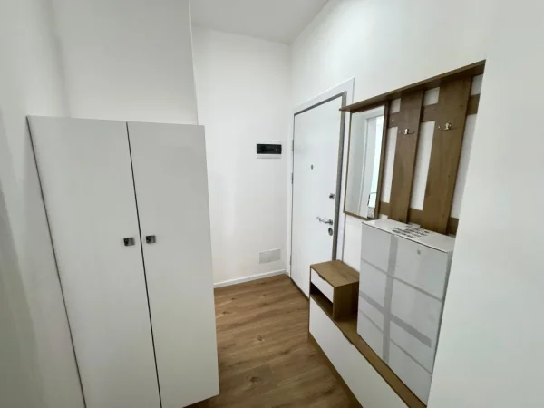 Tirane, jepet me qera apartament 1+1 , 450 €