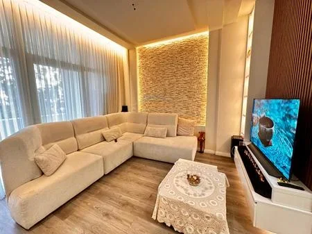 Tirane, shitet apartament 3+1 Kati 1, 108 m² 310.000 € (Komuna e Parisit)