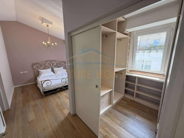 Tirane, jepet me qera apartament 2+1 Kati 5, 135 m² 1.100 € 