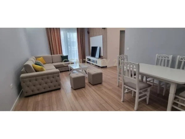 Tirane, jepet me qera apartament 2+1 Kati 6, 117 m² 850 € (fushës së Aviacionit)
