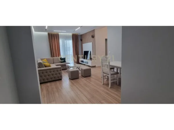 Tirane, jepet me qera apartament 2+1 Kati 6, 117 m² 850 € (fushës së Aviacionit)