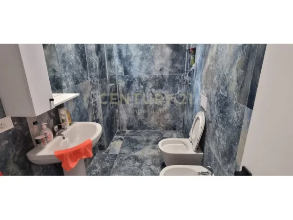 Tirane, jepet me qera apartament 2+1 Kati 6, 117 m² 850 € (fushës së Aviacionit)