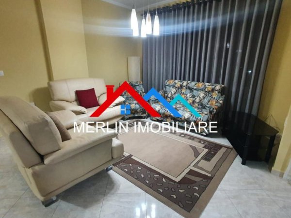 Tirane, jepet me qera apartament 3+1+Ballkon Kati 1, 120 m² 800 € (RRUGA FROSINA PLAKU,21 DHJETORI.)