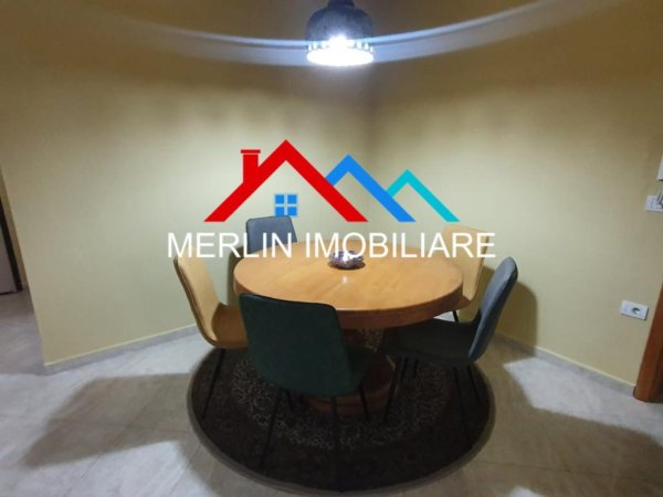 Tirane, jepet me qera apartament 3+1+Ballkon Kati 1, 120 m² 800 € (RRUGA FROSINA PLAKU,21 DHJETORI.)