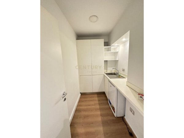 Tirane, jepet me qera ambjent biznesi Kati 2, 154 m² 1.400 € (Myslym Shyri.)