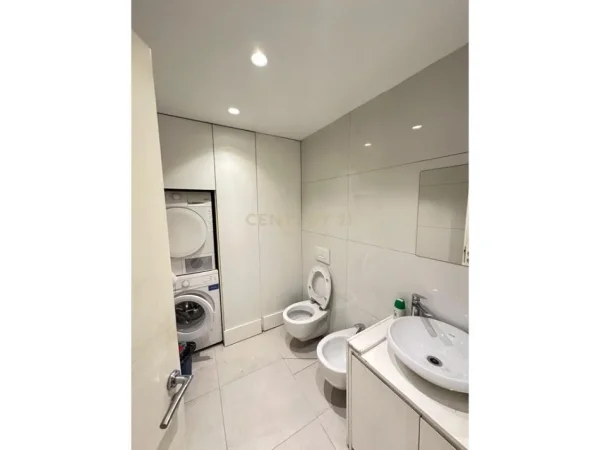 Tirane, jepet me qera ambjent biznesi Kati 2, 154 m² 1.400 € (Myslym Shyri.)