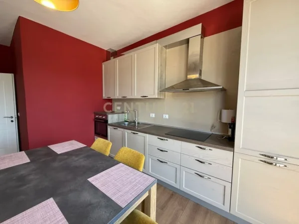 Tirane, shitet apartament 1+1 Kati 7, 85 m² 175.000 € (Rruga Muhedin Llagami)