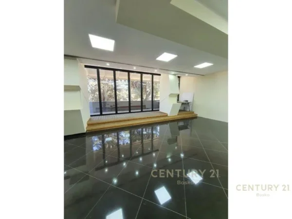 Tirane, jepet me qera zyre Kati 1, 100 m² 1.000 € (Don Bosko)