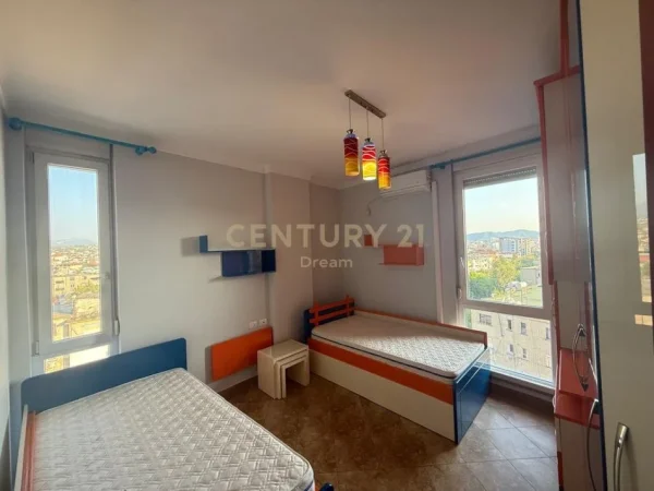 Tirane, shitet apartament 2+1+Ballkon Kati 6, 111 m² (Oxhaku)