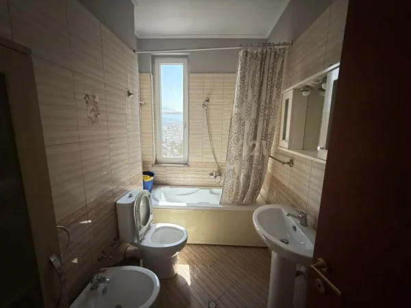 Tirane, shitet apartament 2+1+Ballkon Kati 6, 111 m² (Oxhaku)