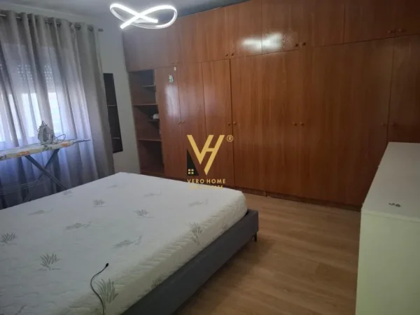 Tirane, jepet me qera apartament 1+1+Ballkon Kati 4, 65 m² 550 € (VASIL SHANTO)