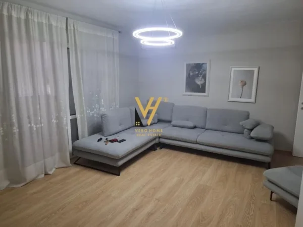 Tirane, jepet me qera apartament 1+1+Ballkon Kati 4, 65 m² 550 € (VASIL SHANTO)