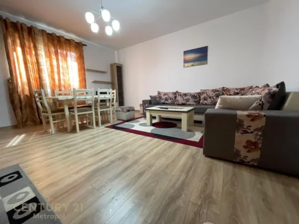 Tirane, jepet me qera apartament 2+1 Kati 8, 115 m² 800 € (ZOGU I ZI)