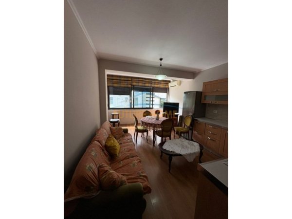 Tirane, jepet me qera apartament 2+1+Ballkon Kati 2, 100 m² 750 € (Myslym Shyri)