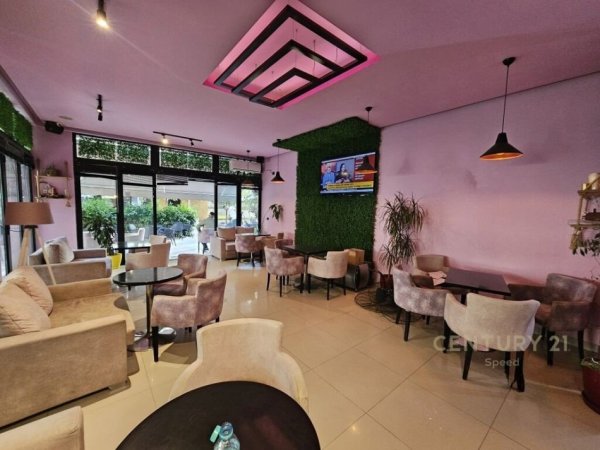 Tirane, jepet me qera bar-kafe Kati 0, 73 m² 700 € (Rruga 5 Maji)
