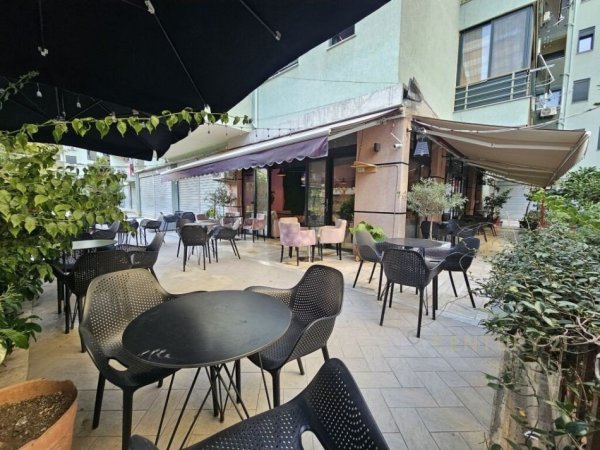 Tirane, jepet me qera bar-kafe Kati 0, 73 m² 700 € (Rruga 5 Maji)