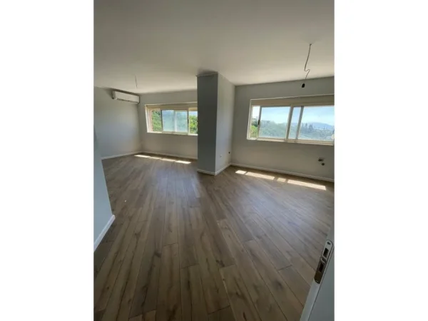 Tirane, shitet apartament 3+1 Kati 4, 124 m² 124.000 € (FRESK)