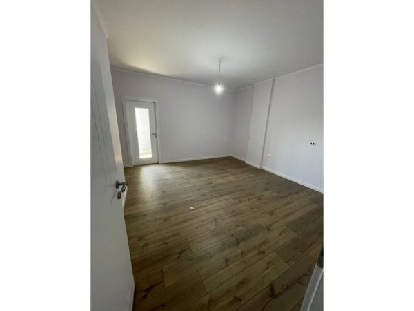 Tirane, shitet apartament 3+1 Kati 4, 124 m² 124.000 € (FRESK)