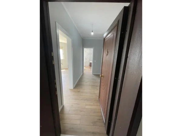 Tirane, shitet apartament 3+1 Kati 4, 124 m² 124.000 € (FRESK)