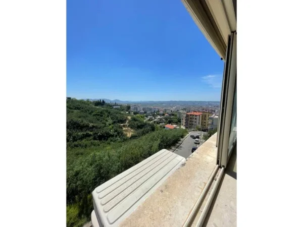 Tirane, shitet apartament 3+1 Kati 4, 124 m² 124.000 € (FRESK)
