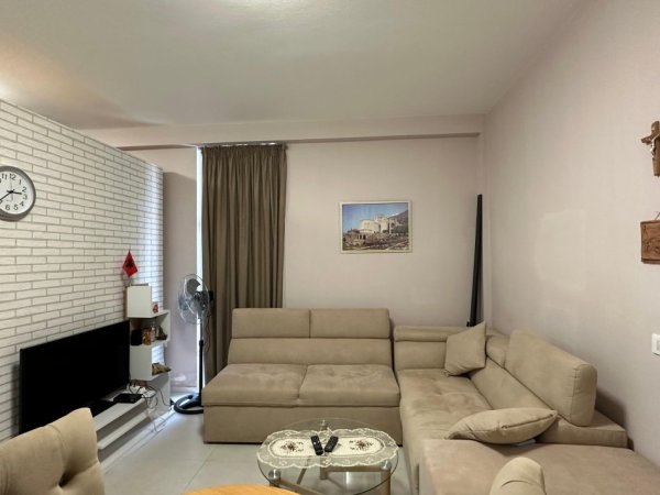 Tirane, jepet me qera garsonier 1+1 , 40 m² 350 € 
