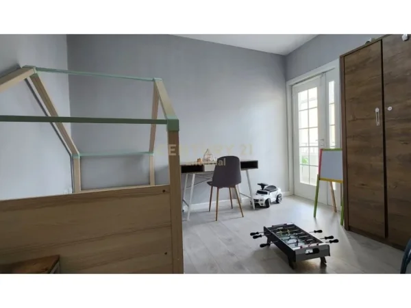 Tirane, jepet me qera apartament 2+1 Kati 6, 102 m² 800 € (Rruga e Kavajes.)