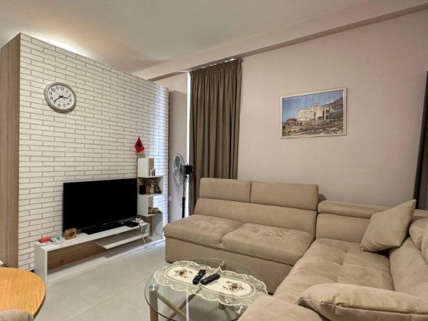 Tirane, jepet me qera garsonier 1+1 , 40 m² 350 € 