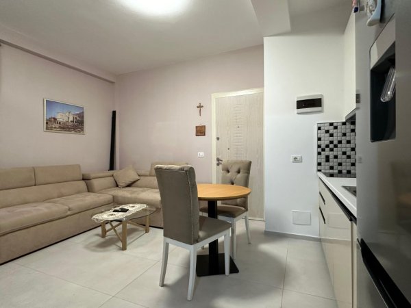 Tirane, jepet me qera garsonier 1+1 , 40 m² 350 € 