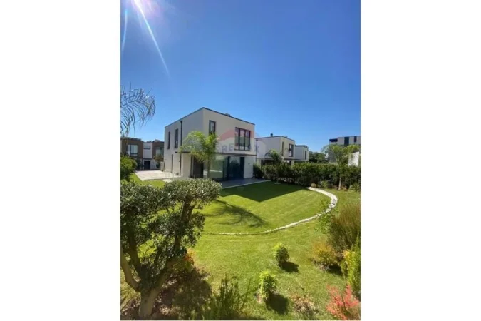 Tirane, shitet Vile 4+1+Ballkon , 340 m² 1.250.000 € 