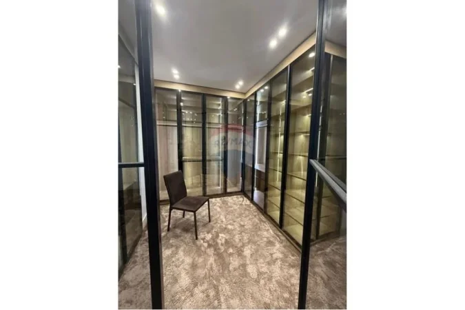 Tirane, shitet Vile 4+1+Ballkon , 340 m² 1.250.000 € 