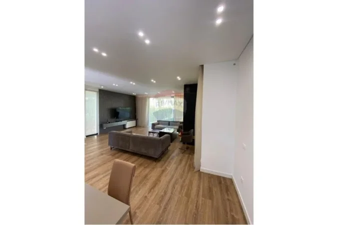 Tirane, shitet Vile 4+1+Ballkon , 340 m² 1.250.000 € 