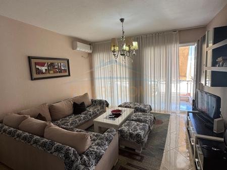 Tirane, jepet me qera apartament 2+1+Ballkon Kati 4, 100 m² 450 € 