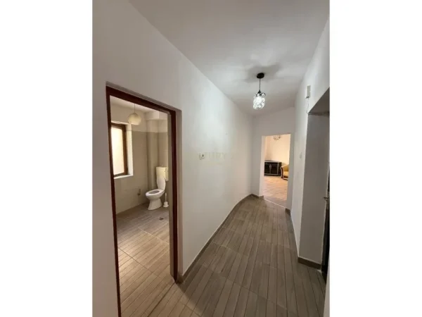 Tirane, shitet apartament 1+1 Kati 2, 71 m² 109.000 € (Laprakë)