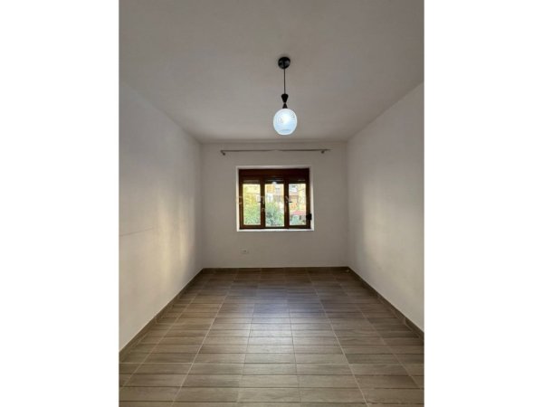 Tirane, shitet apartament 1+1 Kati 2, 71 m² 109.000 € (Laprakë)