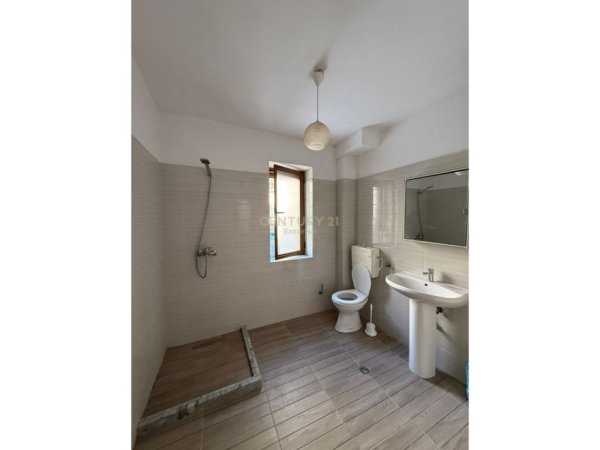 Tirane, shitet apartament 1+1 Kati 2, 71 m² 109.000 € (Laprakë)