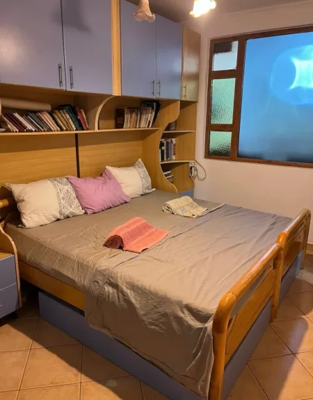 Tirane, jepet me qera apartament 2+1 Kati 2, 85 m² 700 € (21 dhjetori pran mozaikut)
