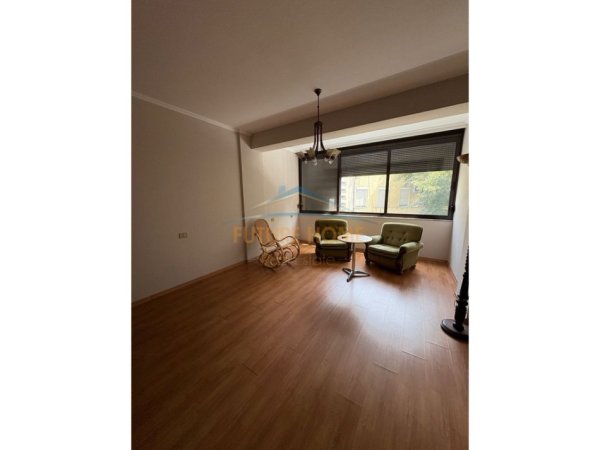 Tirane, jepet me qera apartament 2+1 Kati 2, 100 m² 750 € (Myslym Shyr)