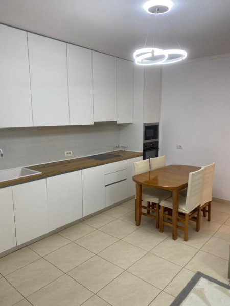JEPET ME QIRA SUPER APARTAMENT 2+1+2 NE DON BOSKO PER 4 VAJZA NGA 175 =700 €URO