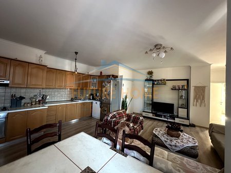 Tirane, jepet me qera apartament 2+1 Kati 3, 85 m² 550 € 